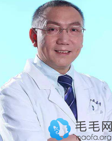 江苏省人民医院皮肤科植发医生范卫新
