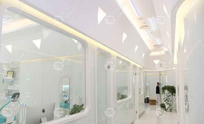 钛植口腔种植牙手术室走廊
