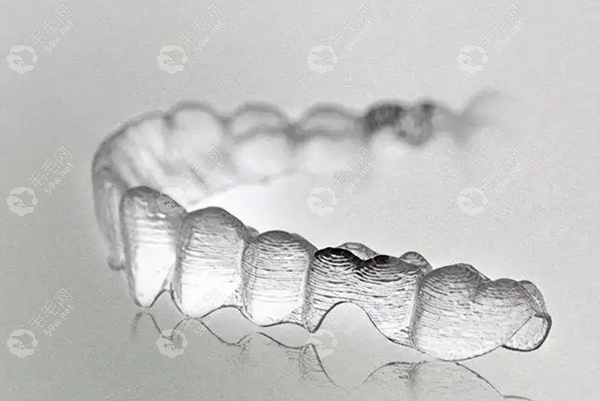 透明牙套矫正牙齿适合6~12岁的儿童群体