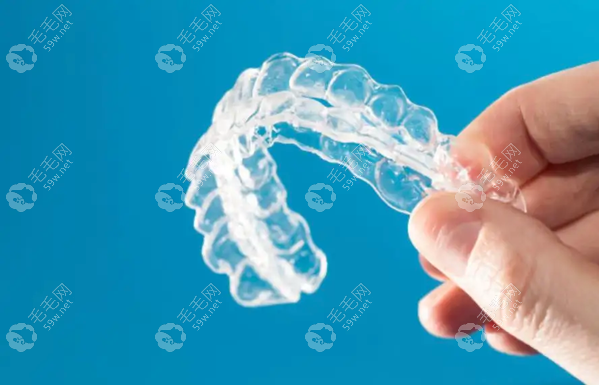 透明牙套矫正牙齿有年龄限制吗?没有,6~12岁的儿童/成人均可