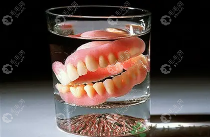 种植牙的适用时间比精密附着体义齿长