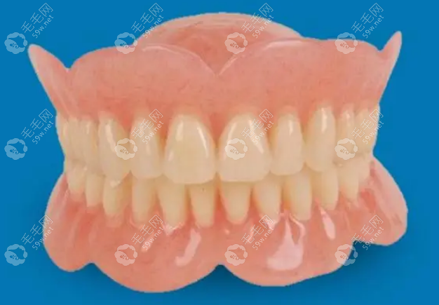 活动义齿哪种更舒服?吸附式义齿>铸造支架式义齿>胶连义齿